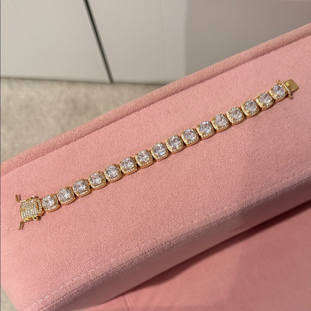 Tennis bracelet from ice clique